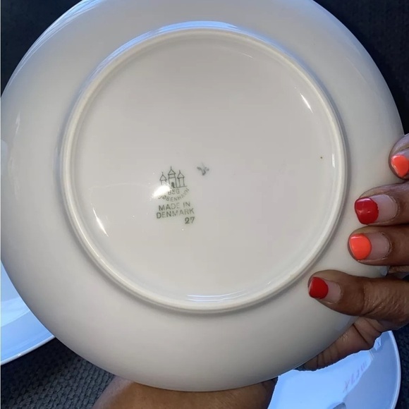 Bing & Grondahl Fine China- FALLING LEAVES - 5pc Place Setting - Picture 8 of 10